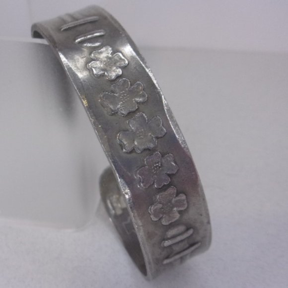 Wendell August Forge Pewter Dogwood Cuff Bracelet - Picture 1 of 8